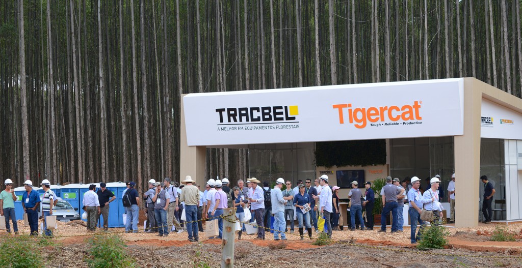 The Tigercat-Tracbel stand attracted crowds from throughout South and Central America and around the world.