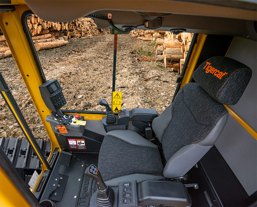 intérieur de cabine de chargeuse à chenilles