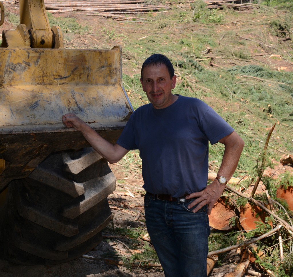 Christian Ricoux, propietario y operador del skidder con garra 610E.