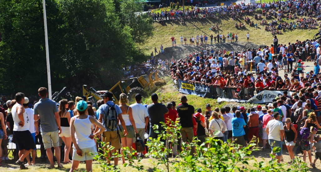 Massive crowds watch the finale as skidders push each other around and attempt to climb the steepest slopes. The two day event attracted an estimated 15,000 spectators.