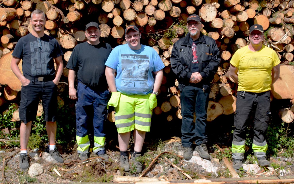 Det bästa arbetslaget i världen; Ola Andrén, Mats Bergström, Christian Nilsson, Mats Danielsson och Bo Norman står stolta framför avlägget.