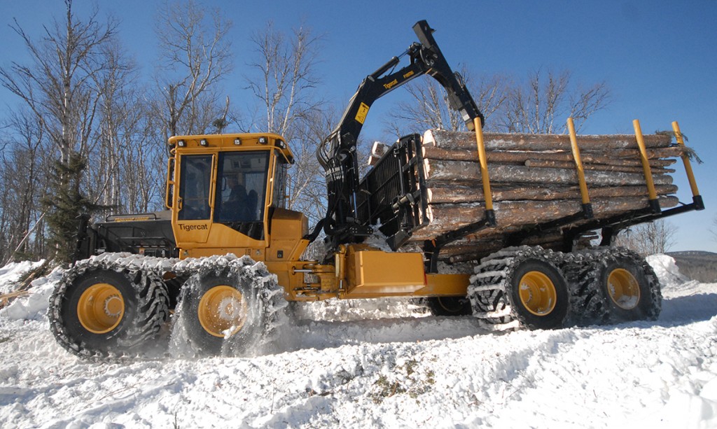 Tigercat 1085B forwarder in winter