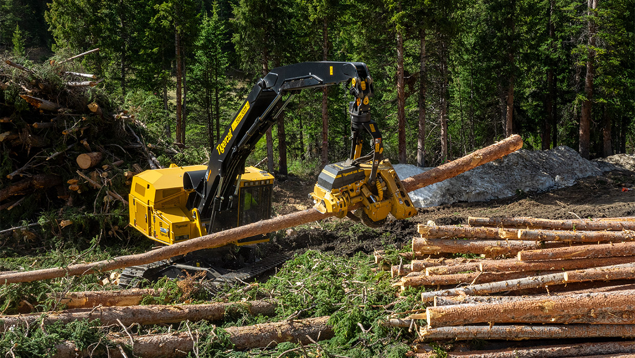 LH855E track harvester working in the field