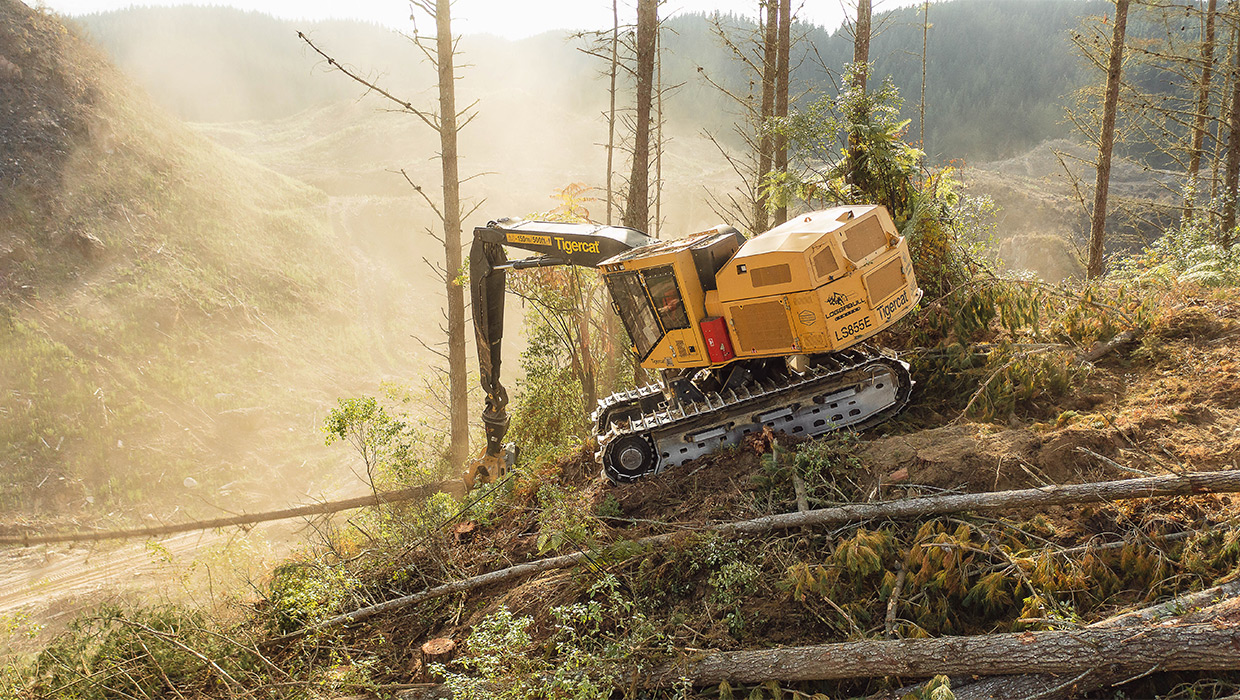 Image of an LS855E working in the field.