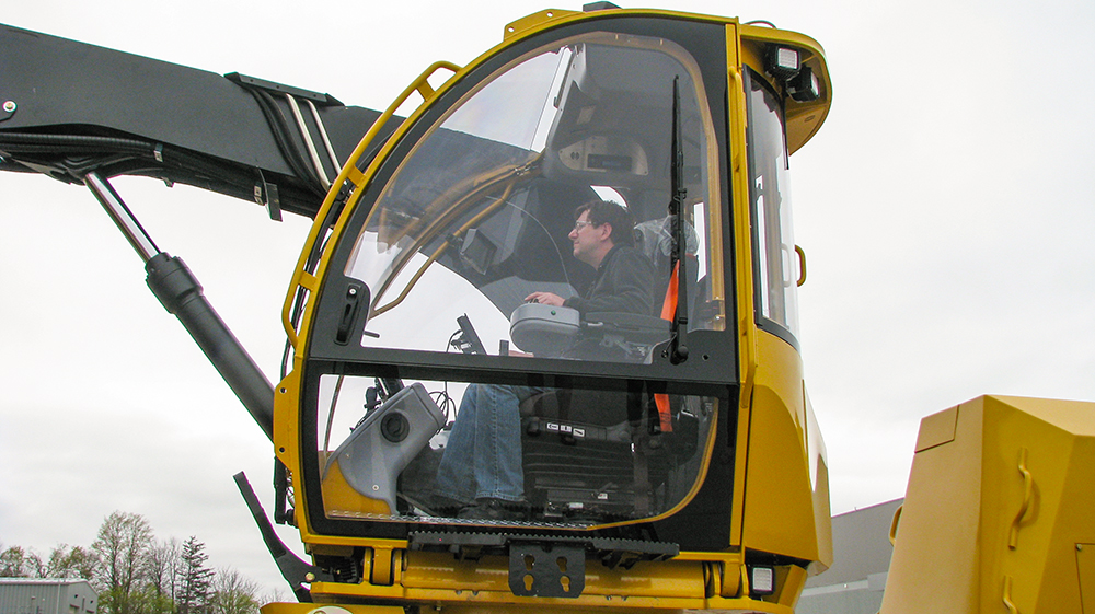 Jon Cooper testing the 1185 harvester launched at Elmia Wood 2017. The original 726 and the new 1185 are at opposite ends of a very broad spectrum in terms of design, size, technology, function and just about every other factor except durability and reliability. Jon has led the drive-to-tree feller buncher, skidder and cut-to-length product groups over the years.