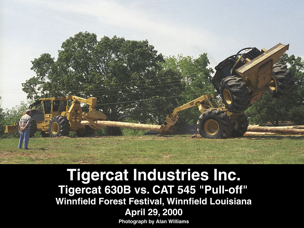 El infame “desafío de fuerza” skidder Cat vs. Tigercat. Winnfield Forest Festival, Winnfield Louisiana. 29 de abril de 2000.