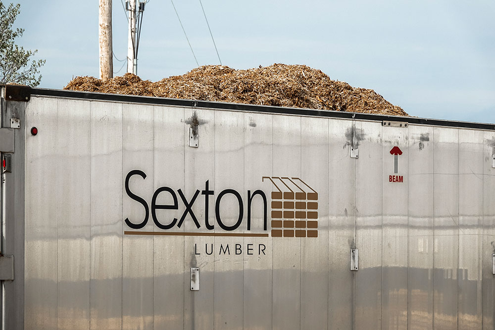Remorque de Sexton Lumber remplie de paillis. 