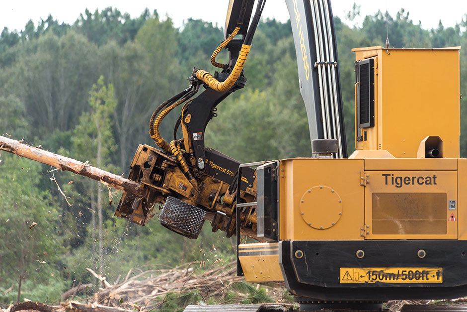 La façonneuse H250D de Tigercat vue de l'arrière