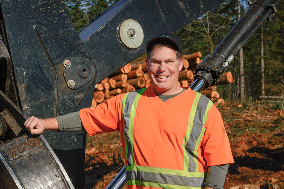 L'opérateur du modèle 890 Marty Fladager, de Dynamite Logging.