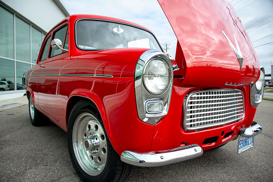Hot rods classiques : la Ford Anglia 1959 nouvellement restaurée. 