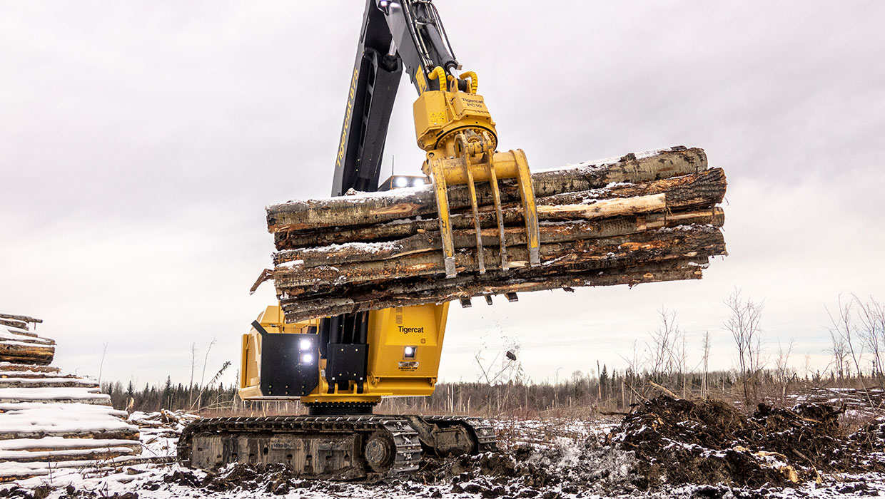 Image of a Tigercat power clam grapple working in the field