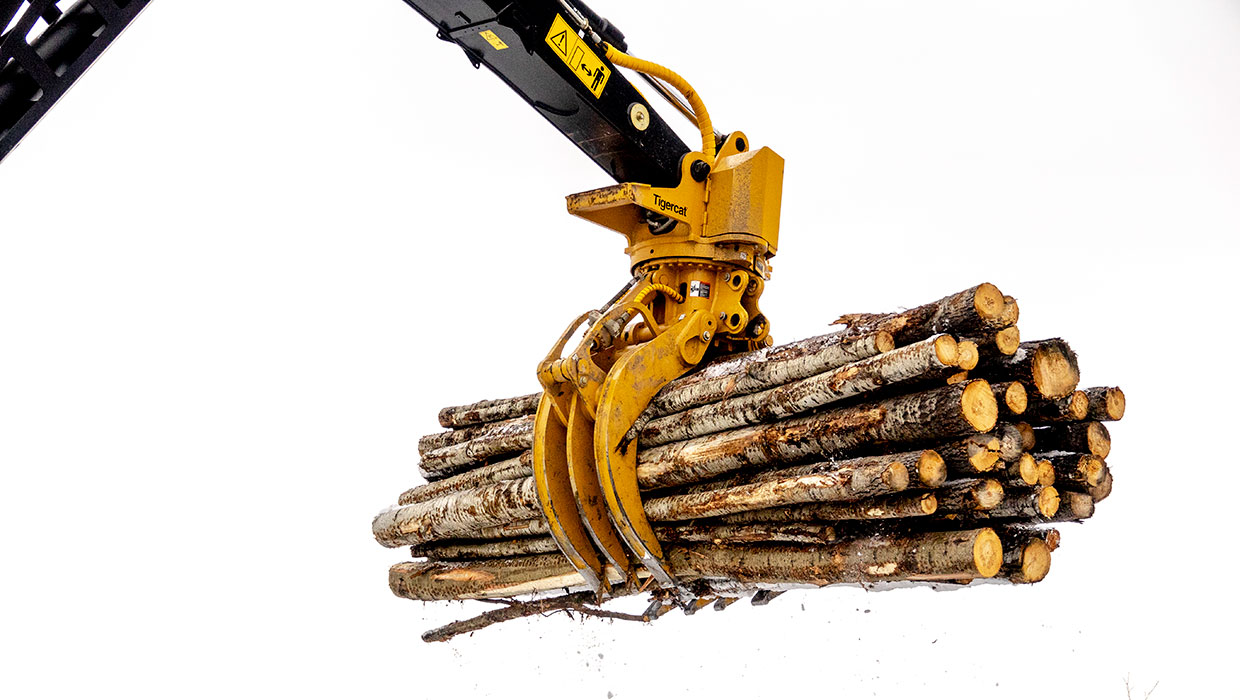 Image of a Tigercat power clam grapple working in the field