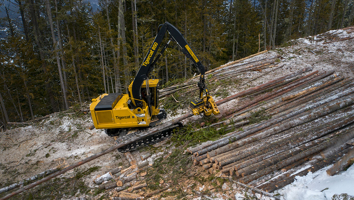 Image of a Tigercat 850 processor working in the field