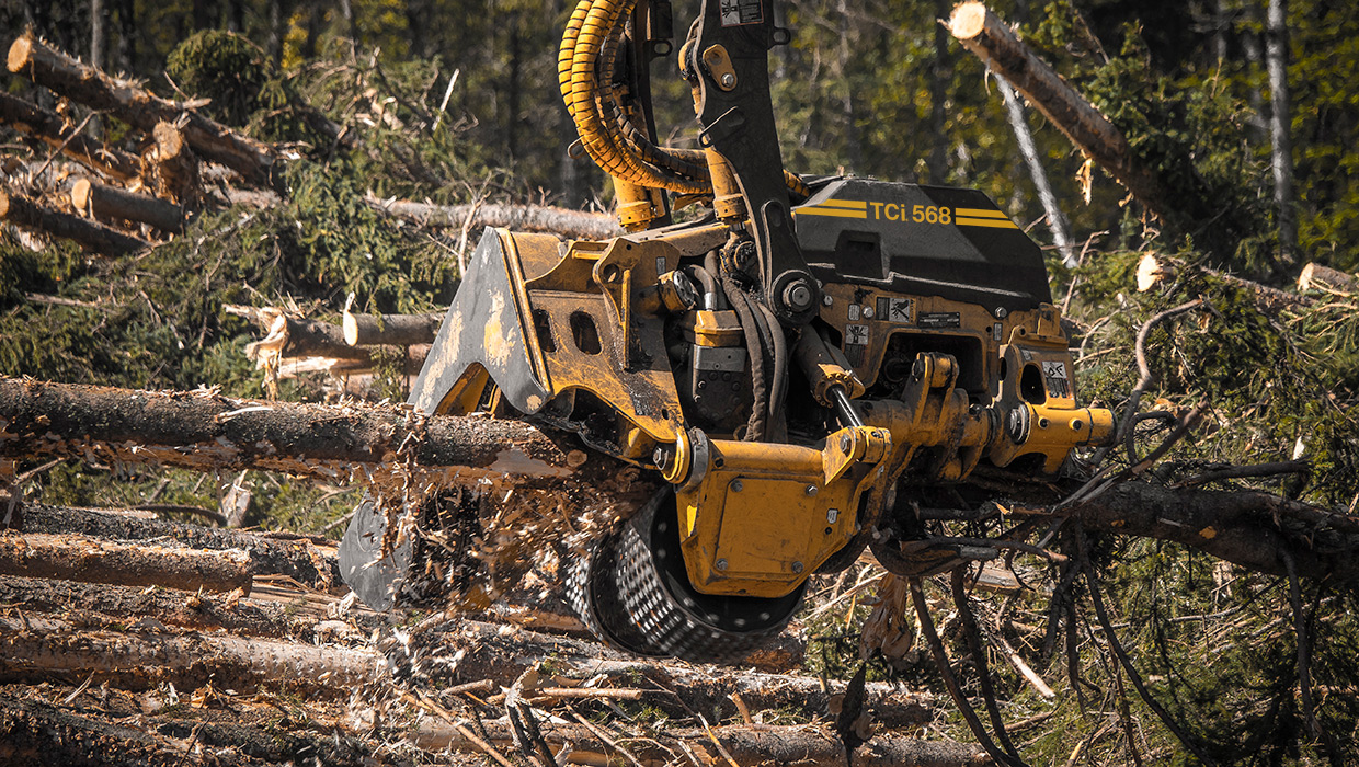 Image of a TCi 568 harvesting head processing timber