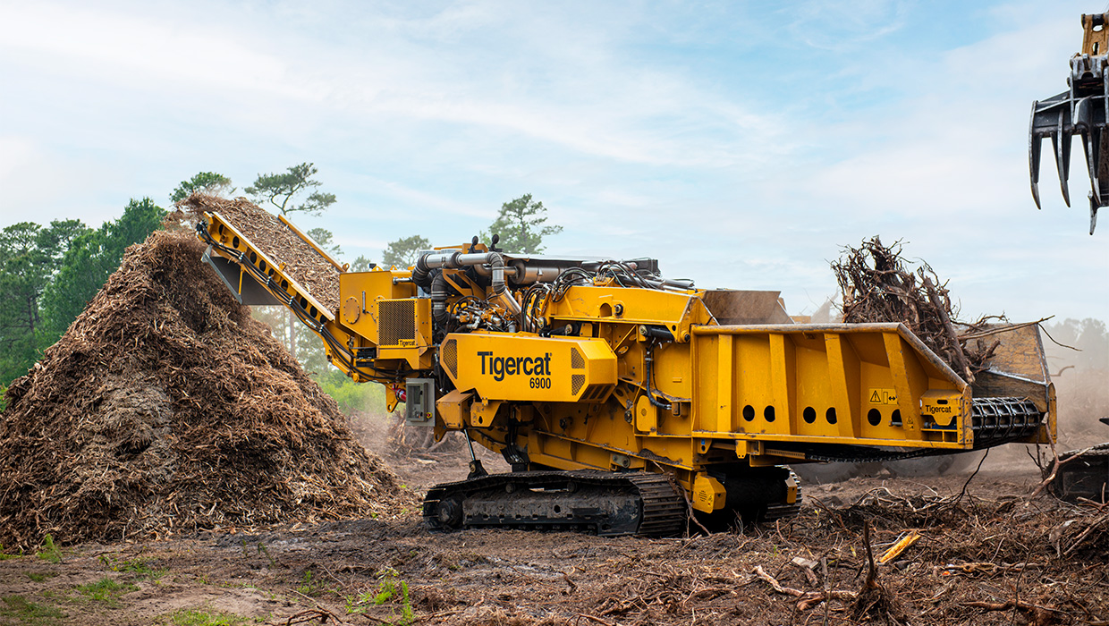 Image of a 6900 grinder working in the field