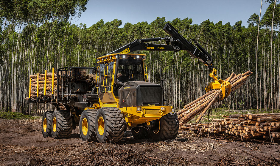 Forwarder da Tigercat em uma plantação no Brasil