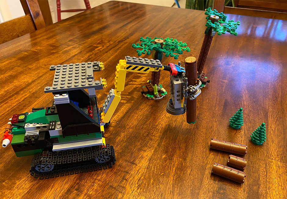валочно-пакетирующая машина из Lego