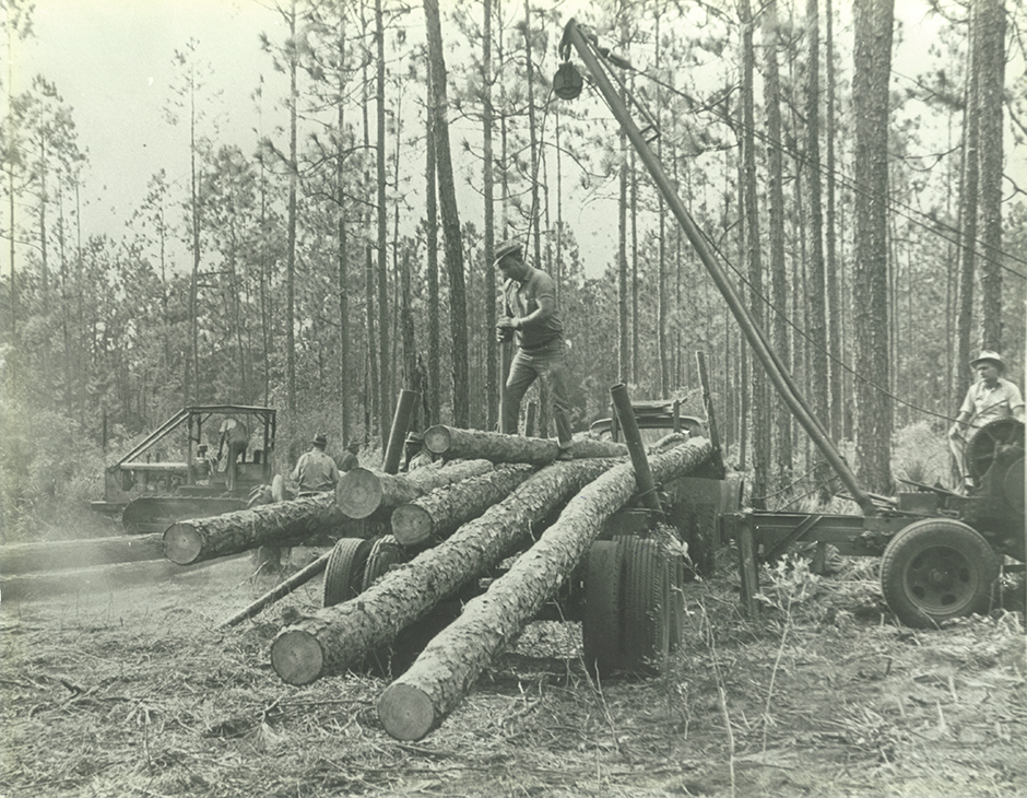 Log loading 1940s
