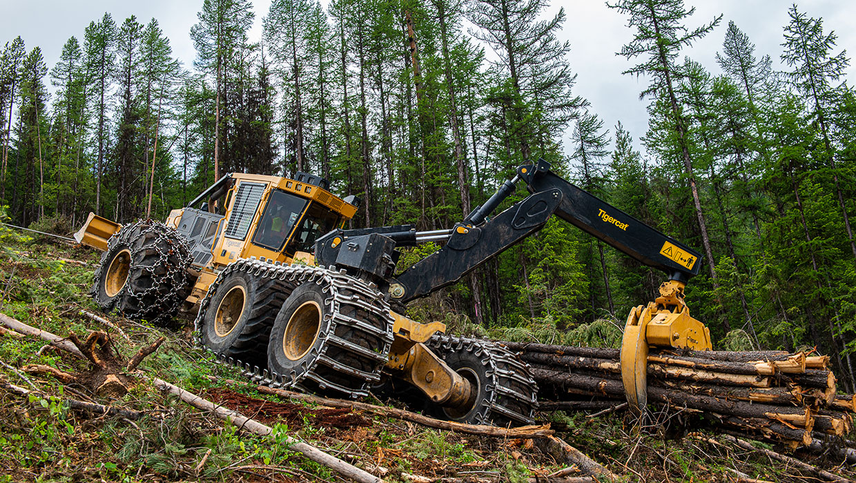 635H swing boom bogie skidder