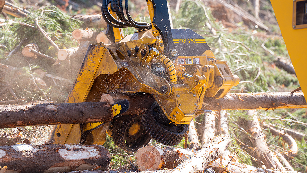 Image of a TCi 573 harvesting head working in the field
