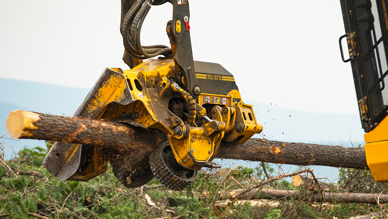 Image of a TCi 573 harvesting head working in the field