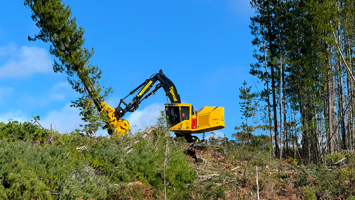 LX877 working in Tasmania.