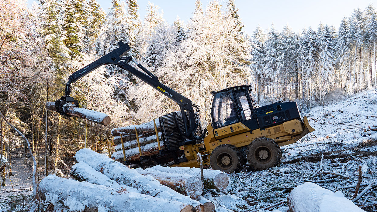 Image of a TCi 1055D forwarder working in the field