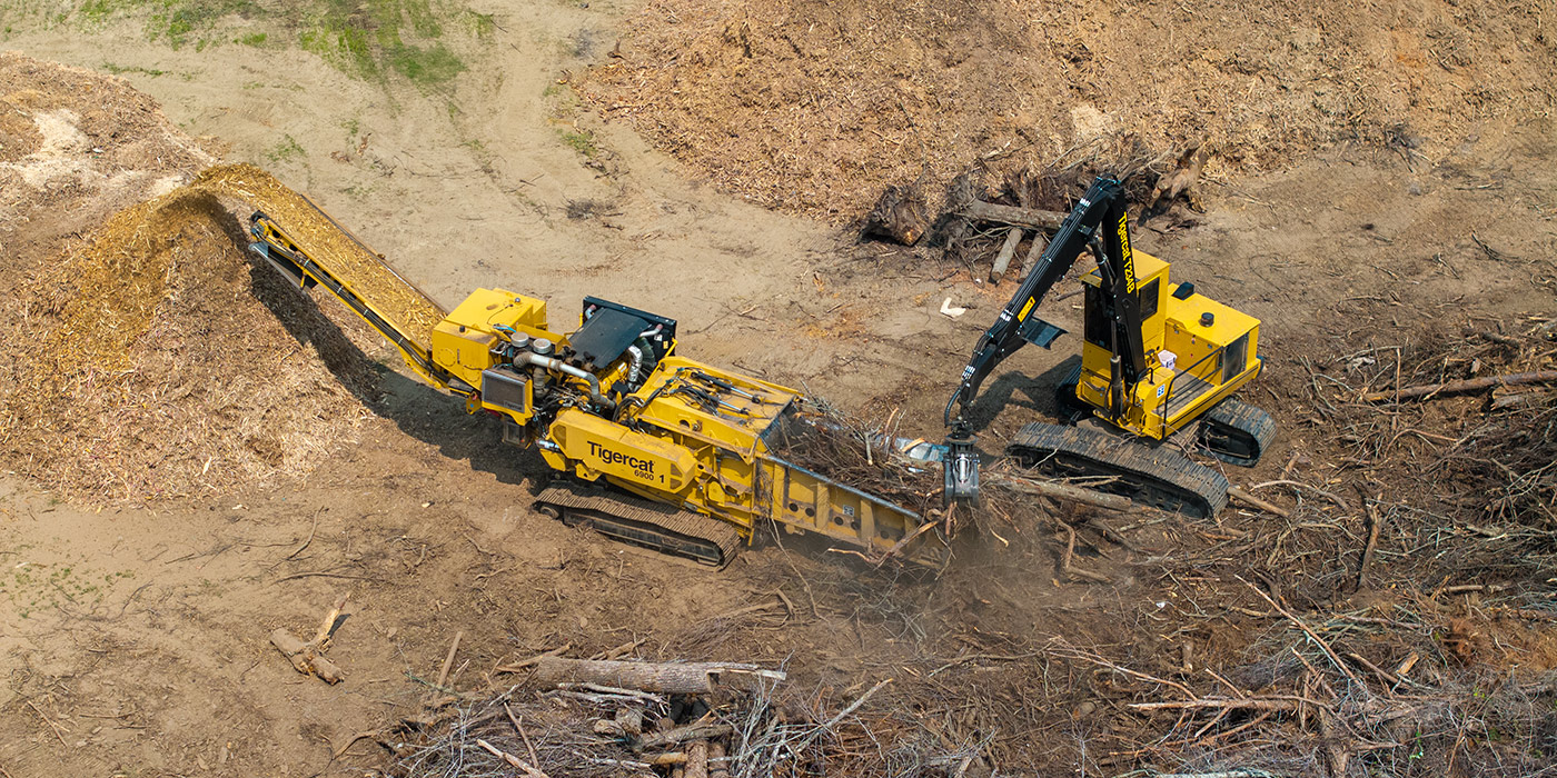 Trituradora 6900 y cargador T234B de Tigercat