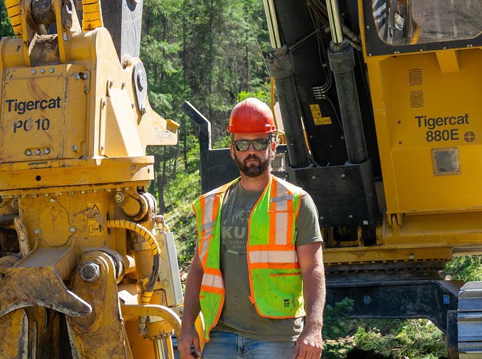 Pat McIver, 880E operator