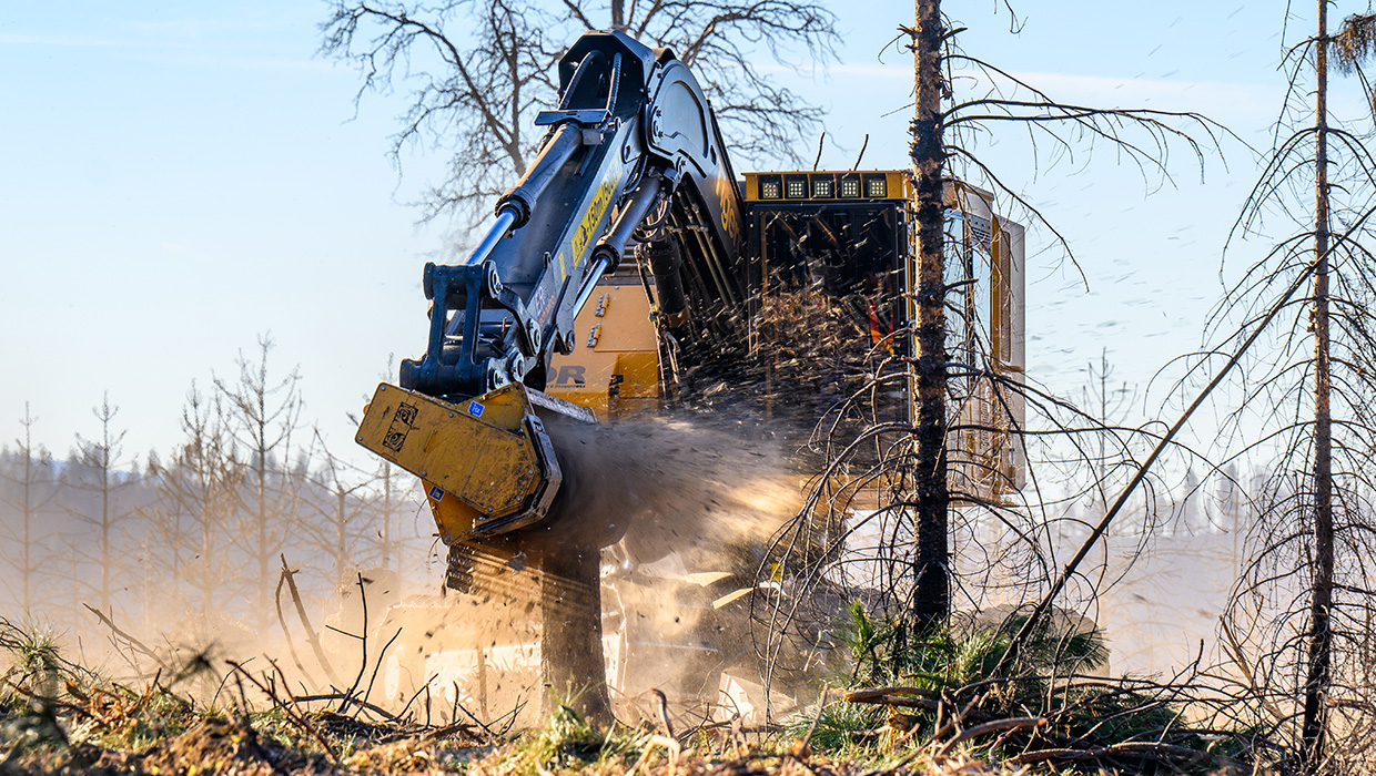 Image of a TCi 4154-15 working in the field