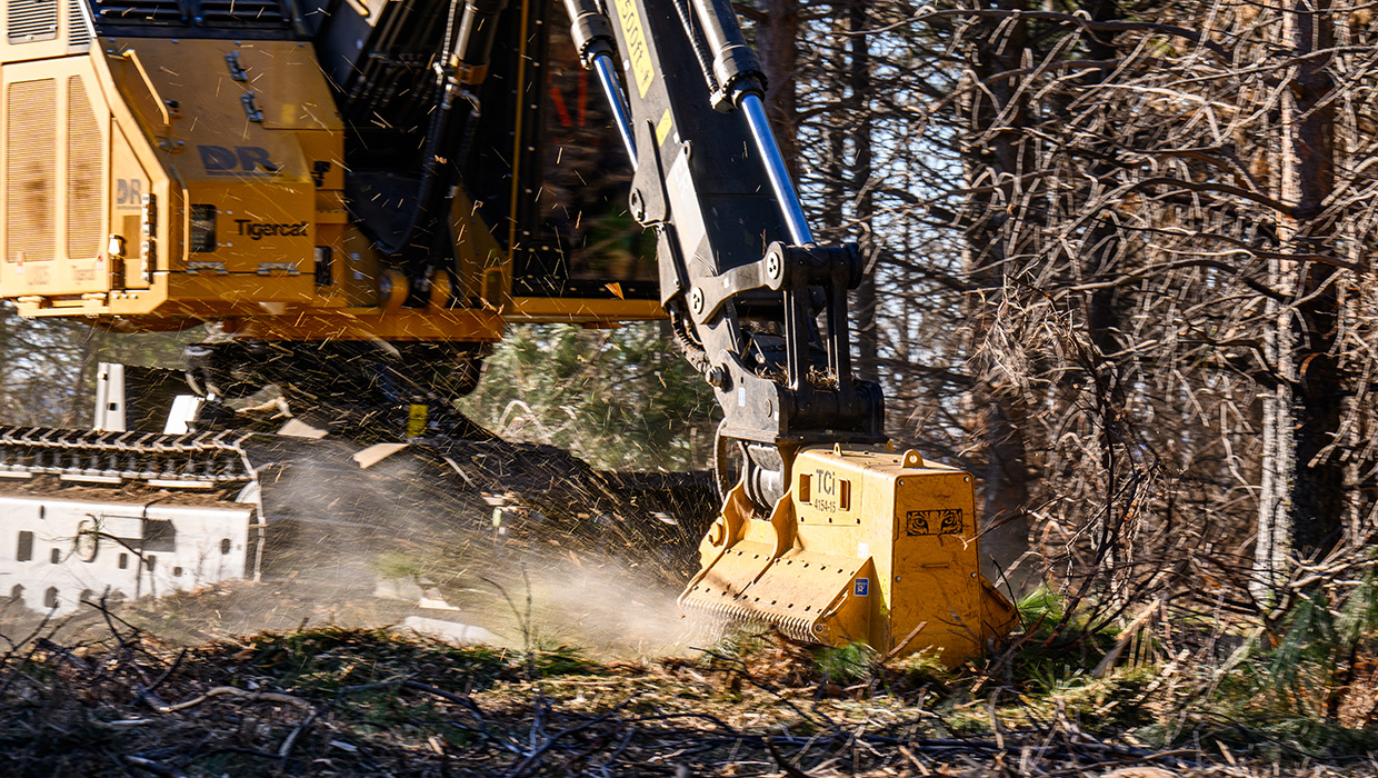 Image of a TCi 4154-15 working in the field
